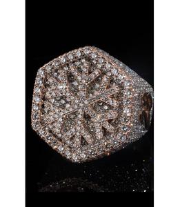 Bague en diamant moissanite classique à forte vente pour hommes Style de bande audacieuse Offrant une touche masculine moderne et élégante - Product Image 1