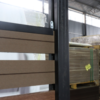 Panneaux de clôture décoratifs modernes en composite bois-plastique (WPC) pour l'extérieur, non en vinyle