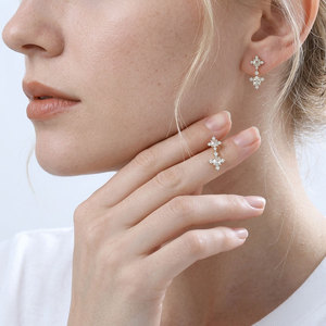 ผู้ผลิตเครื่องประดับคอลเลคชั่น New Rose Cut ส่งออกต่างหูทองคำแท้ 18K แบบห้อยประดับเพชรธรรมชาติทรง Rose Cut - Product Image 5