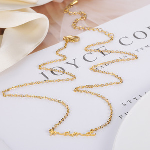 Collana Semplice ed Elegante con Ciondolo 'Mama' in Acciaio Inossidabile Placcato Oro, Regalo per <span class=keywords><strong>la</strong></span> Festa della <span class=keywords><strong>Mamma</strong></span> - Product Image 3