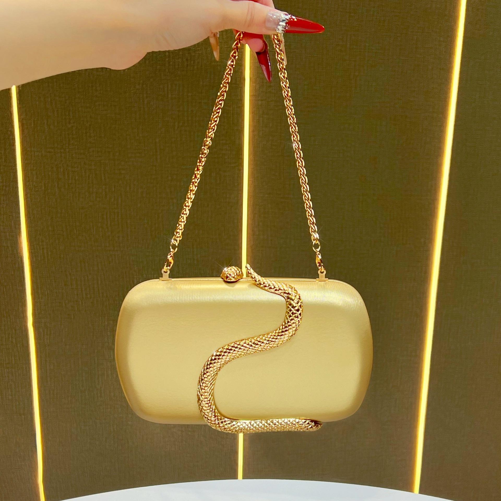 โกลเด้น