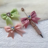 Accessoires de luxe en satin avec nœud, breloque cœur, perles de cristal et strass pour la fabrication de bijoux, chaînes de téléphone DIY, pendentifs de sac, vente en gros