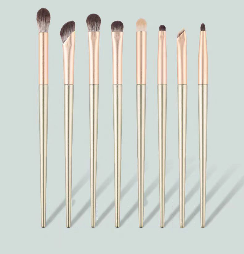 angled brush for eyebrow tint