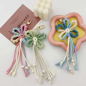 Porte-clés en tissu tressé fait main avec pompon floral, style rustique, pendentif de sac et cordon pour clés de voiture, décoration bohème créative - Product Image 4
