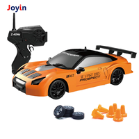 Véhicule jouet télécommandé RC Drift Car Sport Racing modèle de vitesse de dérive avec lumière LED et pneus de dérive pour enfants à l'échelle 1/24