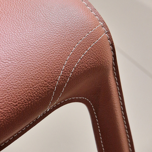 Sedia da Pranzo di Design in Pelle Barenia con Cuciture <span class=keywords><strong>Bianche</strong></span>, Struttura in Acciaio <span class=keywords><strong>Marrone</strong></span>, Sedia Laterale in PU per Hotel, Ristoranti e Uffici - Product Image 4