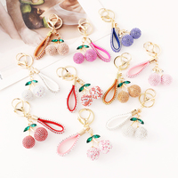 Magnifique porte-clés cerise 3D avec strass incrusté de feuilles vertes crochet en métal doré mode et style dessin animé