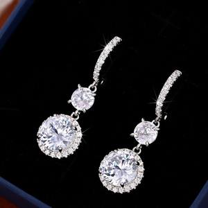 Boucles d'oreilles en or blanc E2670 avec diamants ronds taille brillant couleur D, bijoux de mariage classiques naturels pour femmes - Product Image 5