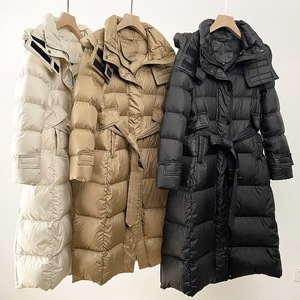 À la mode et à la mode hiver longue blanche coupe ajustée <span class=keywords><strong>doudoune</strong></span> pour femmes à capuche avec fonction coupe-vent et décoration à glissière - Product Image 2