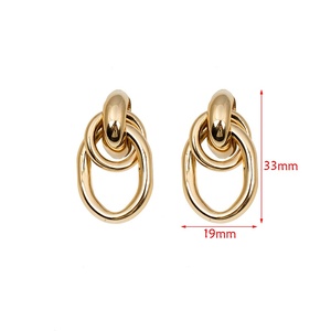 Pendientes de aro retro europeos y americanos de la boutique Jingciren, éxito de ventas entre influencers internacionales, elegante empaque en caja de regalo. - Product Image 4