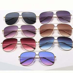 Gafas de Sol de Moda 2020 con Logotipo Personalizado, Montura Metálica, Lentes Degradadas, Protección UV400, Gafas de Sol Extra Grandes para Mujer - Product Image 6