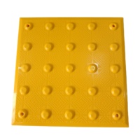 Dalles Tactiles Rigides en ABS Jaune à Points et Barres 300x300x10mm Antidérapantes Vente Directe Usine pour Projets d'Aéroports et Bâtiments Gouvernementaux