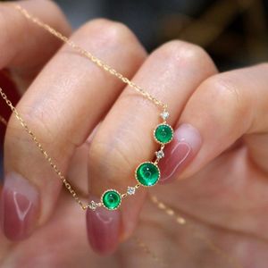Collier en or jaune 18 carats pur AU750 de haute qualité avec pendentif émeraude et perles de pierres précieuses naturelles, idéal pour la vente en gros de bijoux pour femmes - Product Image 2
