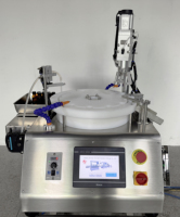 Machine de remplissage automatique à piston personnalisée en usine pour l'eau, les cosmétiques, les parfums, le bouchonnage, le pressage et la scellage des bouteilles en métal/plastique