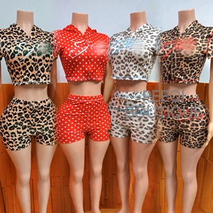 PEEQI FA8821 Новый летний женский комплект из двух предметов: шорты и топ с капюшоном на молнии, с коротким рукавом, в горошек и с леопардовым принтом - Product Image 1