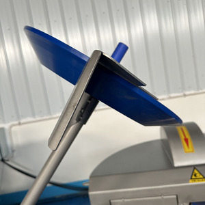 Picadora/Cortadora de Carne Comercial Aimeida con Cuchillas Curvas de Acero Inoxidable 304, Automática, Trifásica, 380V, Capacidad de Recipiente de 50-300 kg - Product Image 3