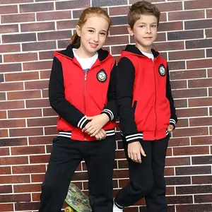 男の子と女の子の厚手のフード付き野球スポーツスーツ春と秋は子供のスポーツ学校の制服を着ています