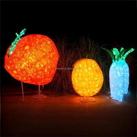 Éclairage décoratif extérieur en forme de fraise, extra large, pré-équipé de LED, pour spectacle lumineux de Noël