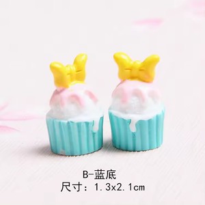 Vente en gros de cupcakes miniatures <span class=keywords><strong>Mickey</strong></span> Mouse en résine de dessin animé mignon Accessoires en résine pour <span class=keywords><strong>maison</strong></span> de poupée Décoration d'aliments et de jouets - Product Image 5