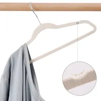 Nouvelle Arrivée Cintres en Plastique Velours Forme Voiture Modernes pour Manteaux, Costumes et Vêtements d'Enfants