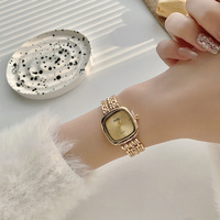 Simple petite montre carrée femme rétro littéraire et artistique transfrontalière petite montre à quartz parfumée haut de gamme petite montre en or