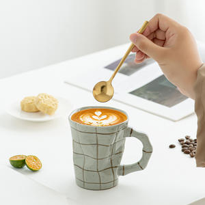 كوب قهوة وماء سيراميك كبير السعة بنمط مربعات عتيق فاخر مصنوع يدويًا للمكتب والمنزل - Product Image 3