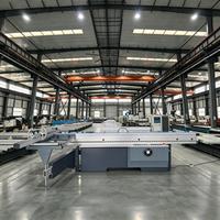 Scie à table coulissante de haute précision à levage électrique 45 °   Machine à découper le bois inclinable pour le traitement des panneaux de placage MDF
