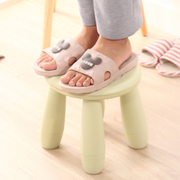 Tabourets pour enfants en plastique épaissi, utilisation en maternelle et à l'école, design minimaliste, chaises de sécurité antidérapantes pour bébés, portables et légères