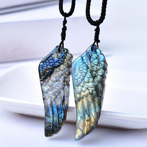 Colgante de Cristal de Labradorita Natural Pulida de Alta Calidad con Grabado de Alas de Ángel, con Feng Shui DIY para Regalo - Product Image 3