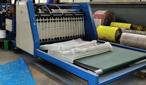 Máquina de corte y costura automática, forro de película de bolsa tejida PP, inserción - Product Image 3