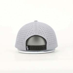 Gorra de Béisbol Personalizada para Hombre, 5 Paneles, Gris Jaspeado, con Orificios Cortados con Láser, Logotipo de PVC en Relieve, Impermeable - Product Image 5