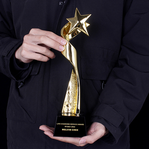 Piala Bintang Resin Emas Murah <span class=keywords><strong>2026</strong></span> dengan Alas Kaca Kristal Hitam, Penghargaan Piala Kemenangan - Product Image 4