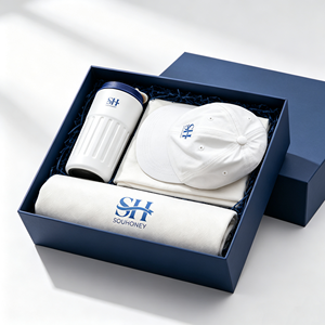 Ensemble cadeau d'entreprise haut de gamme 4 en 1 avec logo personnalisé, comprenant un gobelet, une casquette de baseball, un t-shirt et un sac en toile pour un usage quotidien des employés - Product Image 2