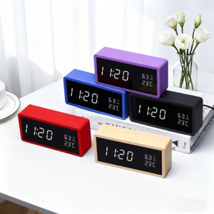 Réveil numérique LED moderne en bambou avec rétroéclairage, commande vocale, forme rectangulaire, alimenté par piles, pour chambre, maison, bureau - Product Image 1