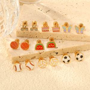 ต่างหูสแตนเลสสตีล18K สีทองประดับวินเทจน้ำหนักเบา - Product Image 1