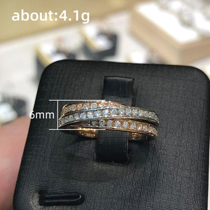 Anello a Croce Bicolore per Donne, Gioiello da Dito Minimalista ed Elegante con Micro Pavé - Product Image 5