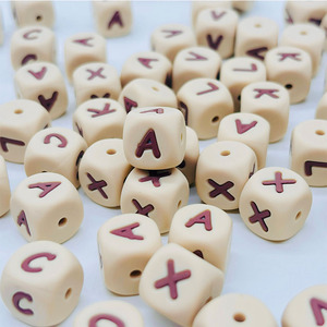 Cuentas de <span class=keywords><strong>Silicona</strong></span> de Grado Alimenticio para Hacer Joyería Personalizada con <span class=keywords><strong>Nombre</strong></span>, Alfabeto de 12 mm, Color Beige, para Cadenas de Chupetes y Pulseras - Product Image 1