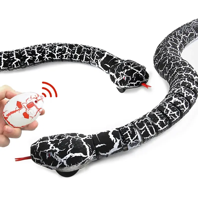 Il serpente di plastica del serpente del giocattolo realistico dei bambini di vendita caldo gioca il serpente telecomandato all'aperto