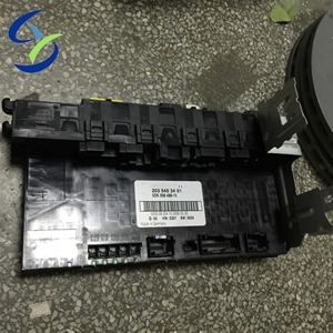 A2035453401 pour Mercedes Benz Classe C W203 Module de commande de boîte à fusibles <span class=keywords><strong>SAM</strong></span> arrière 2035453401 - Product Image 1