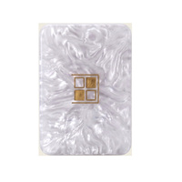 Jeu de tuiles de mahjong en acrylique américain à texture tourbillonnante blanche, motif carré doré, dos des tuiles à texture nacrée