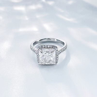 Splendidi Anelli di Fidanzamento Classici di Lusso con Taglio Principessa in Oro Bianco 18K con Diamanti da Laboratorio per Donne, Anelli con Fascia in Diamanti da Laboratorio per Donne