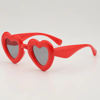 2025 nouveau à la mode UV400 ovale bébé lunettes de soleil en plein air rouge rose mignon amour coeur forme enfants enfants lunettes intelligentes en gros
