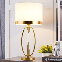 Lampe de table design d'art moderne Éclairage à base de métal Hôtel Restaurant Chambre à coucher Abat-jour en tissu Lampe de lecture d'intérieur