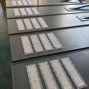 Prix d'usine 150W/200W Système de lampadaire solaire en aluminium Nouveau blanc chaud décoratif avec batterie au lithium - Product Image 3