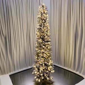 Árbol de Navidad Preiluminado de PVC Completo con Efecto de Nieve, Decoraciones Navideñas - Product Image 1