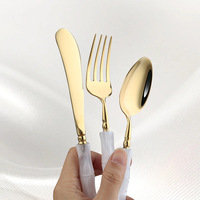 Ensemble de couverts de luxe rétro en acier inoxydable 304, finition miroir, couteau à steak et fourchette, manche en bambou et acrylique blanc, style occidental