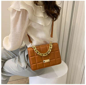 Sac à main en PU Sacs à main à chaîne à carreaux à texture d'indentation populaires pour femmes Sacs à main pour dames et pour femmes - Product Image 2