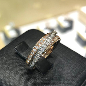 Anello a Croce Bicolore per Donne, Gioiello da Dito Minimalista ed Elegante con Micro Pavé - Product Image 3