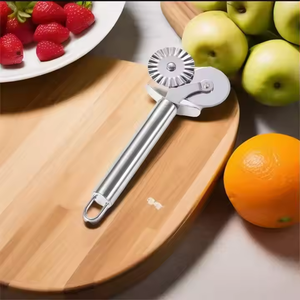 Tagliapizza Creativi in Acciaio Inox 430 con Ruota Singola, Utensili da Cucina Completi di Guangzhou per Amanti della Pizza - Product Image 3