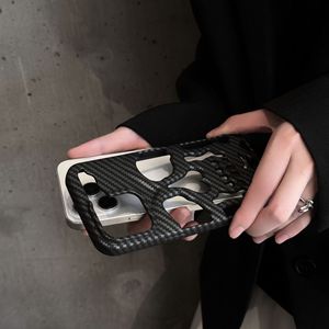 スタイリッシュなデザイナー3D中空スカルTPU電話ケースシェルiPhone 11 12 13 16 Pro Maxソフトカーボンファイバー携帯カバー - Product Image 4
